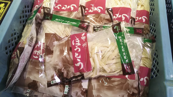 麺は、一般的なスーパーやお土産屋さんでも売られています